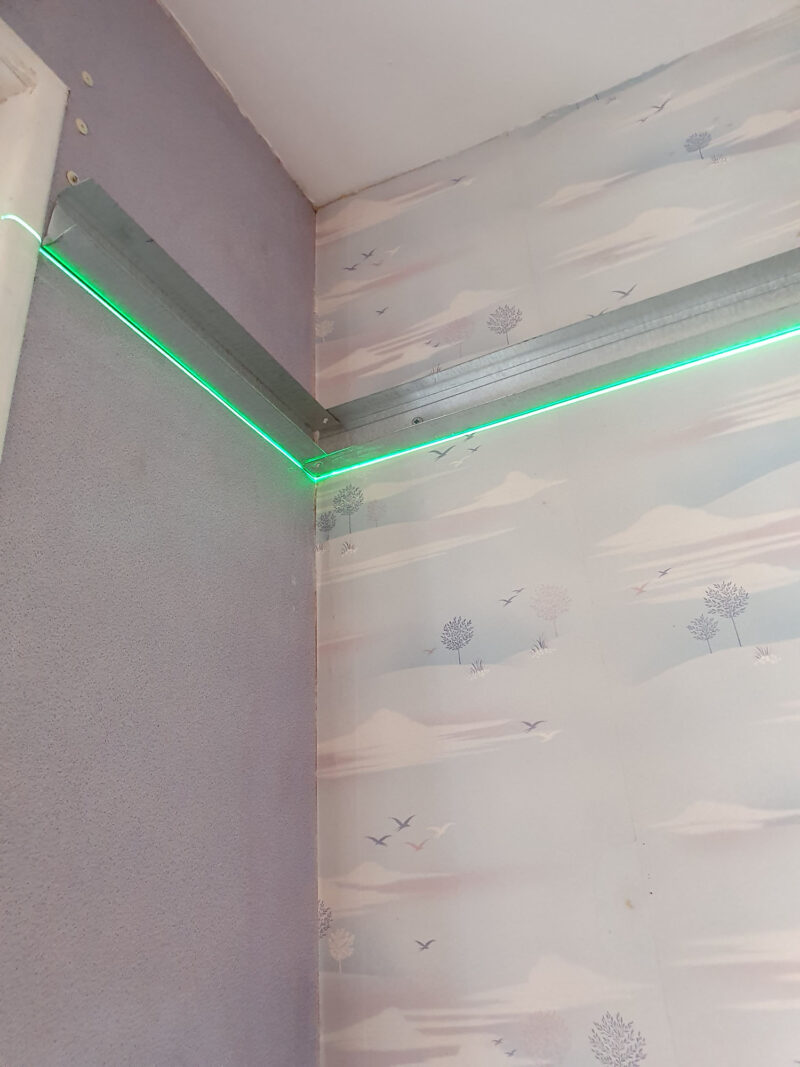 Alignement rail placo au laser Romain Hébrard